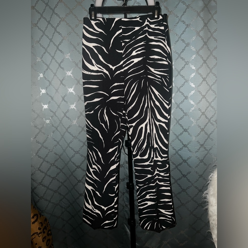 Animal print, ankle length flare pant